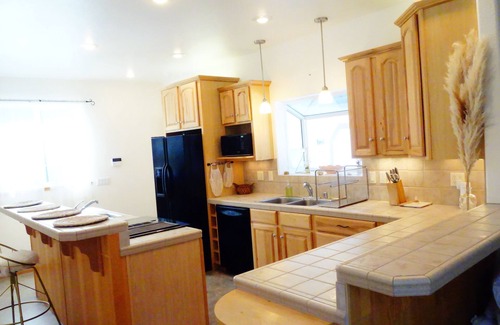 Mount Shasta House | Mt Shasta✨Jacuzzi✨Mt Views✨4 acres✨Brand New Interior Decor✨