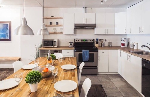 Plateau Mont Royal Apartment | MTLVR #09 | Prime location, A/C, Enjoy the moment!