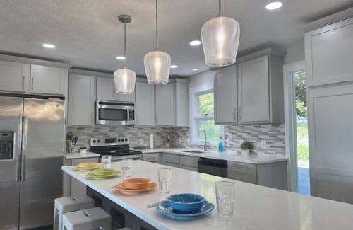 Marmaros House | Mtn and Lake Views/Serene porches for family time!