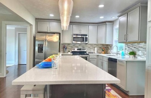 Marmaros House | Mtn and Lake Views/Serene porches for family time!
