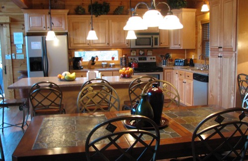 Butler Cabin | MTN CABIN LAKEFRONT,CANOE/3 KAYAKS,POOL TABLE,DOCK,FIRE PIT, FIREPLACE,JACUZZI