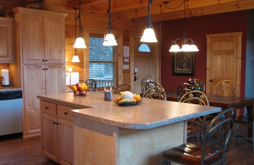 Butler Cabin | MTN CABIN LAKEFRONT,CANOE/3 KAYAKS,POOL TABLE,DOCK,FIRE PIT, FIREPLACE,JACUZZI