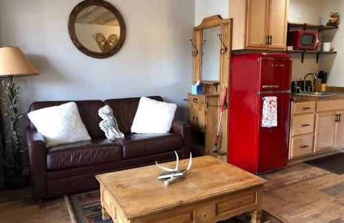 Green Mountain Falls Apartment | MTN Town Escape - the Fox Den, 1 Bdrm luxury Apt