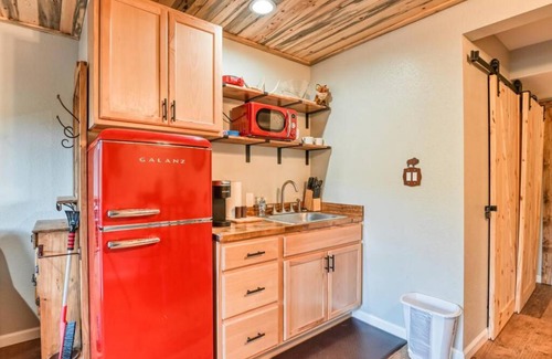 Green Mountain Falls Apartment | MTN Town Escape - the Fox Den, 1 Bdrm luxury Apt