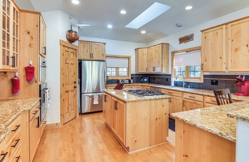 Georgetown Cabin | Mtn-View Cabin w/Private Hot Tub in Georgetown!