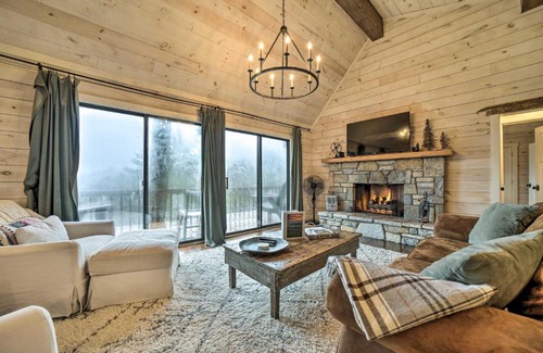Cashiers House | Mtn-View Getaway with Deck and Grill in Cashiers!