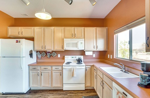 Green Valley House | Mtn-View Oasis w/Pool Access in Green Valley!