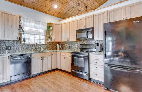 Waynesville House | Mtn-View Waynesville Home Near Trout Stocked Creek