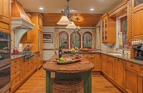 The Highlands House | Mtn Views + Hot Tub + Ski Shuttle + Near Nordic Skiing - Cypress Mountain Chalet
