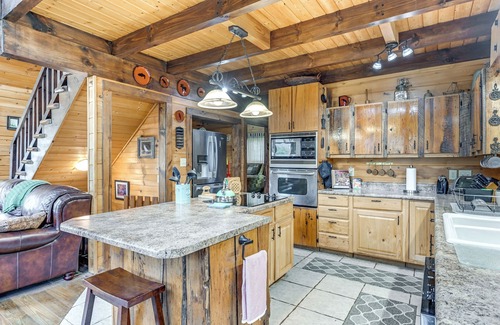 Franklin Cabin | Mtn Views, Yard, & Fire Pit: Multi-Level Cabin