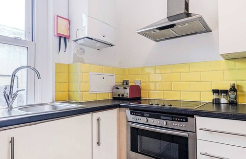 Kemptown Apartment | Mucky Duck House | by Brighton Holiday Lets