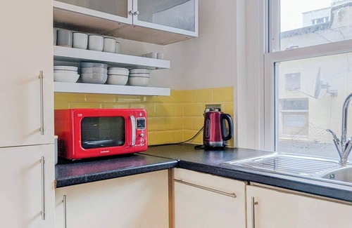 Kemptown Apartment | Mucky Duck House | by Brighton Holiday Lets