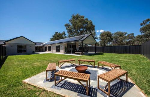 Central Mudgee House | Mudgee House - Grand Serenity for Gather & Play