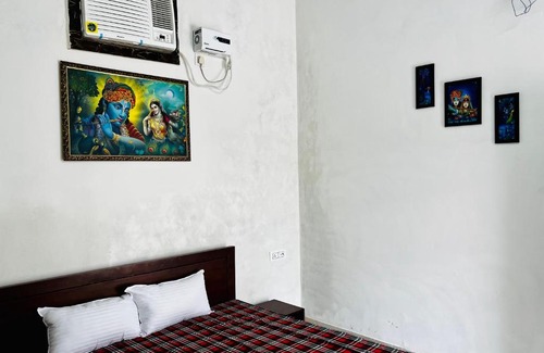 Barsana House | Mukhiya Ji Kripa Nikunj-Guesthouse