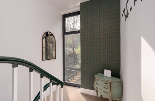 Todmorden Apartment | Mulberry Boutique Stay – Canal-Side Near Hebden Bridge