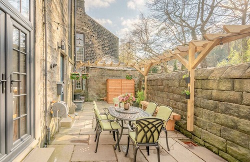 Todmorden Apartment | Mulberry Boutique Stay – Canal-Side Near Hebden Bridge
