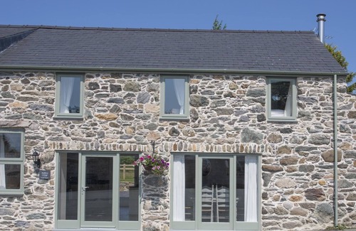 Menai Bridge Cottage | MULBERRY COTTAGE, pet friendly, with open fire in Pentraeth