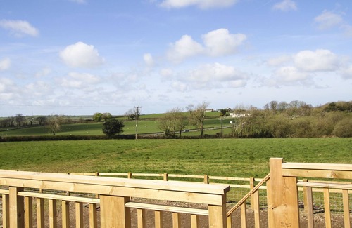 Menai Bridge Cottage | MULBERRY COTTAGE, pet friendly, with open fire in Pentraeth