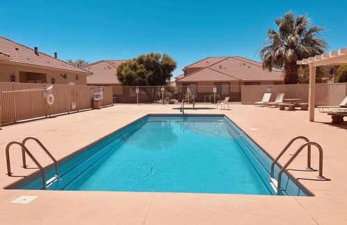 Mesquite Condo | Mulligan Manor by Mesquite Vacation Rentals with Community Pool and $510 in free daily activities