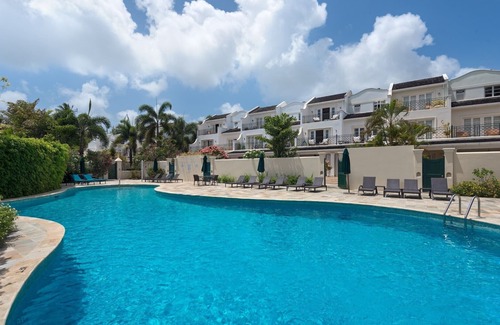 Gibbs Bay Villa | Mullins View Townhouse | a luxury 4-bedroom townhouse close to Mullins Bay Beach