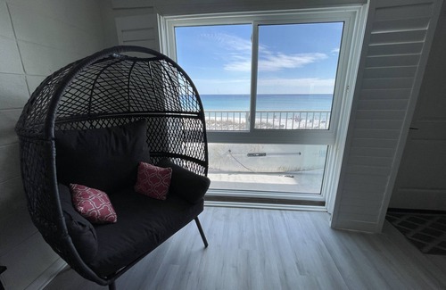 Fort Walton Beach - Destin Condo | Multi-day Discounts, Oceanfront, Pool, BBQ Grill, Laundry, Parking