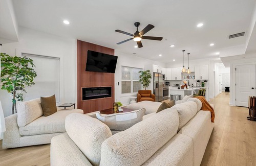 Fort McPherson Condo | Murphy House Mansion - 6BD Condo w/2 King Suites & Free Gated Parking