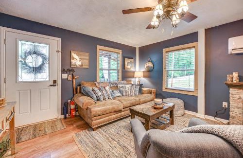 Almo House | Murray Cabin with Hot Tub Walk to Kentucky Lake!