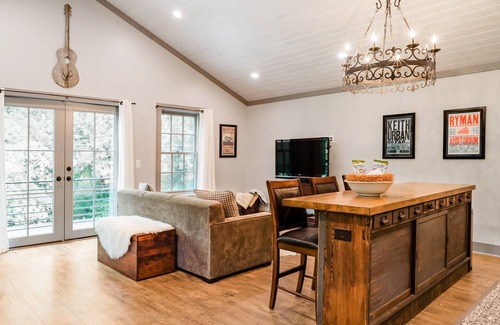 Green Hills Apartment | Music Themed Getaway Minutes from Downtown Nashville