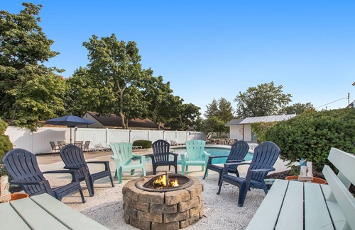 Bluffton House | Muskegon Beach House Oasis With Pool!