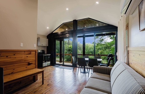 Muskoka Lakes Cottage | Muskoka 2-bedroom Cottage (Pier 100 #10)