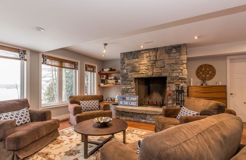 Bala Cottage | Muskoka Beach House - S/W Exposure on Lake Muskoka