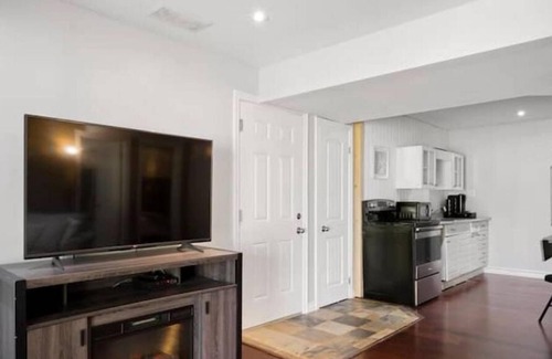 Muskoka Lakes House | Muskoka Gem on 5 Acres of Enchanted Forest w/Panoramic Sauna!