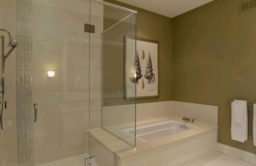 Windermere Cottage | MUSKOKA-L ROSSEAU.Water front cottage with use of Windermere Resort amentities