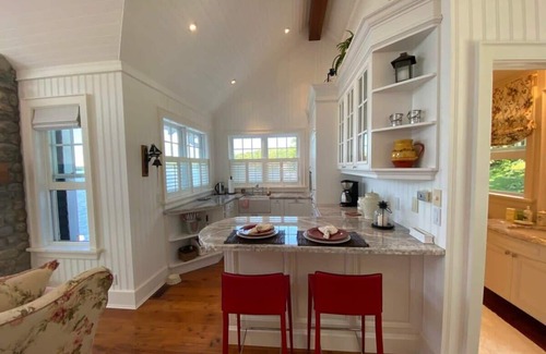 Crystal Beach House | Muskoka Point of View!