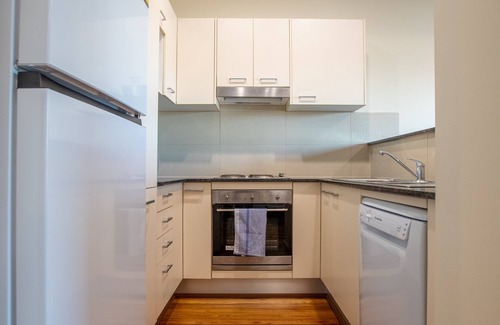 Muswellbrook Villa | Muswellbrook Villa 2 - Spacious, Comfy, Full Amenities - Shared Garden and Pool