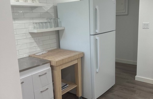Vineyard Haven Apartment | MV Modern Queen 1BR and Qu. sofa bed private bedroom apartment sleeps 4 to 6