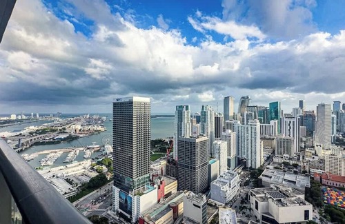 Flagami Apartment | MVR Ultra-High Floor Retreat with Balcony