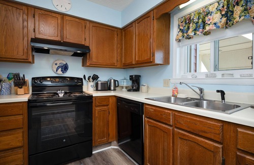 Caswell Beach Condo | My Great Escape: Ocean View Condo with Seasonal Community Pool on Caswell Beach