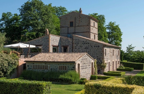 Porano Villa | My Rental Homes - Villa Collombroso with pool, large terrace and pergola