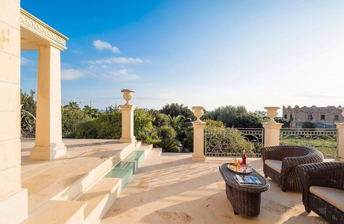 Donnalucata Villa | My Rental Homes - Villa Gemma with wellness area, heated pool, Jacuzzi and hammam