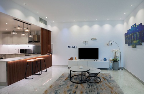 Dubai Media City Apartment | MyDuomo: 3BR on high floor, with Marina & Beachfront views