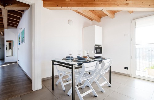 Lipomo Apartment | MyHomeInComo - White Attic