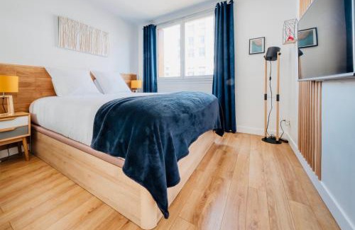 Quartier de Javel Apartment | MyJolieParisHome - King size bed, Balcony, 2 Parking