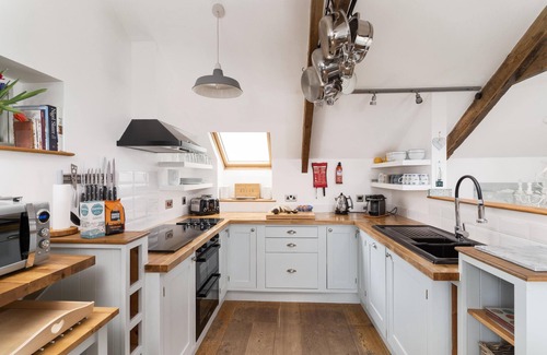 Penzance House | Myn Tea - stylish barn with sea views, near Sennen & Gwenver beaches, parking