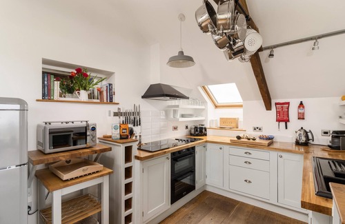 Penzance House | Myn Tea - stylish barn with sea views, near Sennen & Gwenver beaches, parking