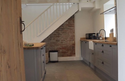 Garn Fadryn Apartment | Mynachdy - sleeps 6 guests in 3 bedrooms