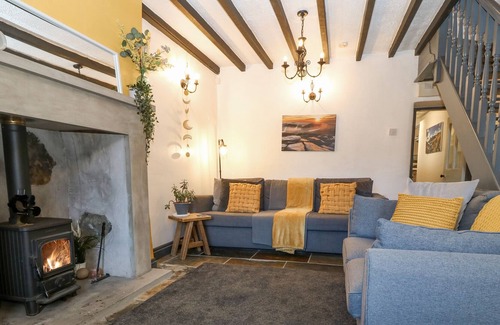 Trefor Cottage | MYNYDD A MOR, pet friendly, character holiday cottage in Trefor