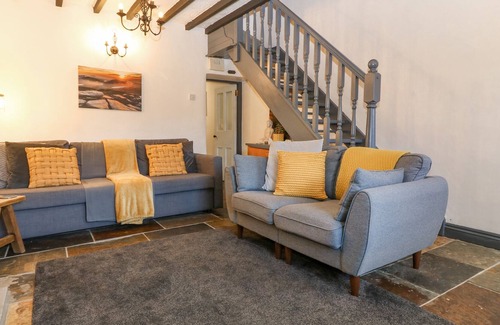 Trefor Cottage | MYNYDD A MOR, pet friendly, character holiday cottage in Trefor