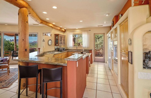 West Sedona House | Myrinn – Stargazing Retreat w/Hot Tub & Views