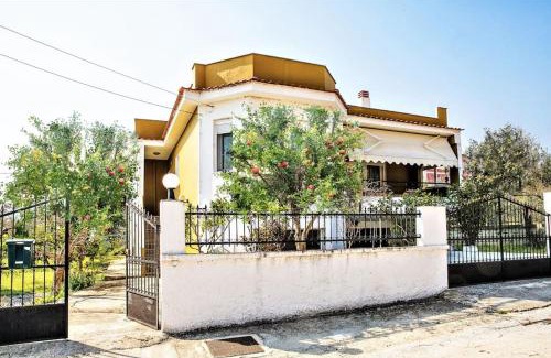 Nea Peramos House | Myrsini' s House